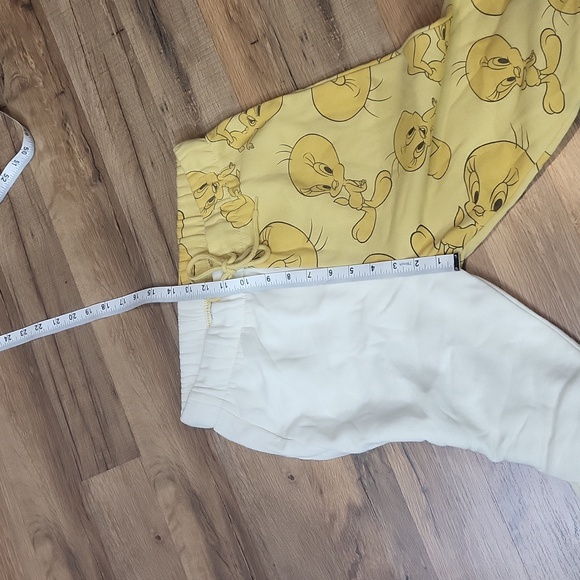 LOONEY TUNES Yellow Cream Tweety Bird Sweatshirt Jogger Set - Picture 11 of 12